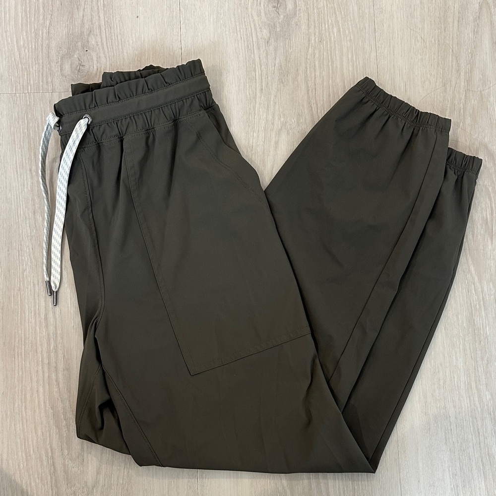 Vuori Women’s Dark Olive Jogger Sweat Pants